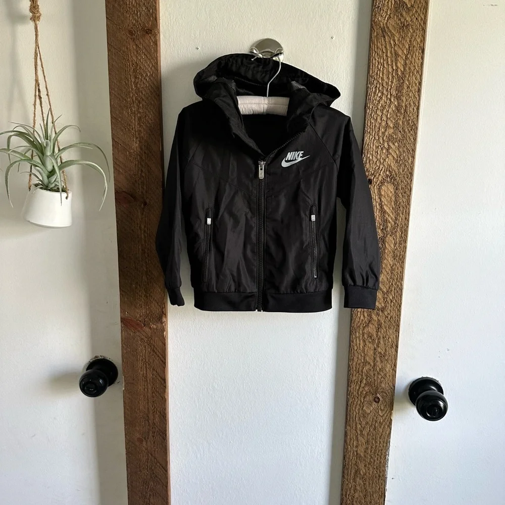 Nike Toddler Unisex Black White NSW Windbreaker Hooded Zip Jacket Like New